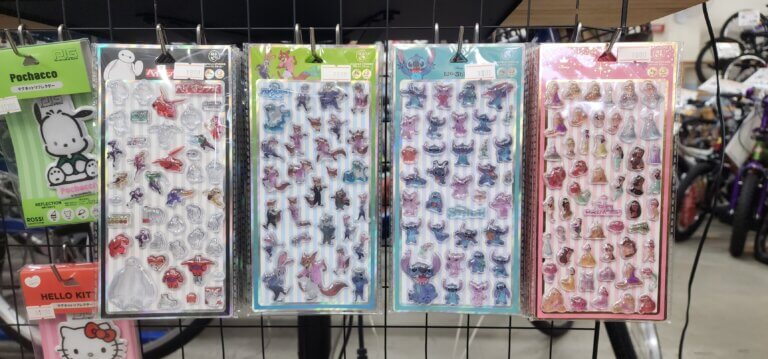 大人気ディズニーのステッカー展示中！！(^▽^)/